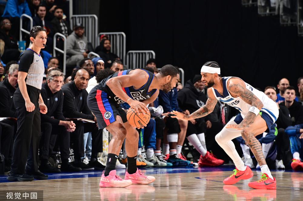 三拳庆祝不 三拳庆祝不