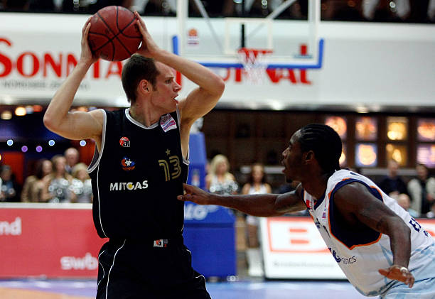 将自己牢牢 将自己牢牢